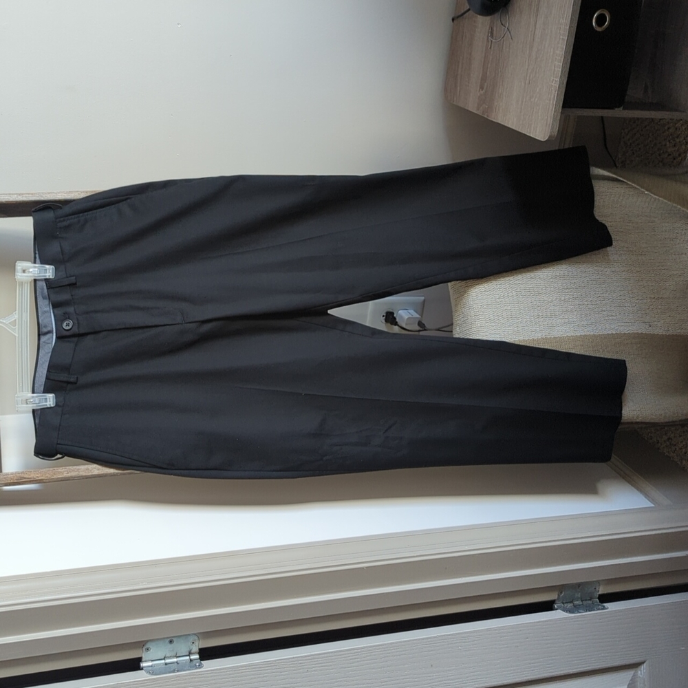 Haggar Clothing, Classic Fit, Premium No Iron Khaki. 36X29